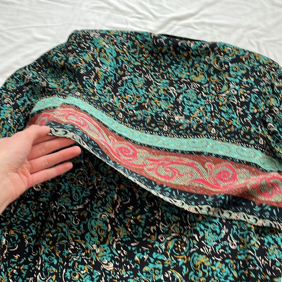 Vtg rayon patterned button down - Picture 13 of 13